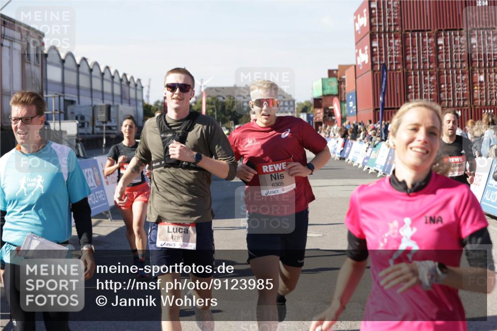 03.10.2025 - Köhlbrandbrückenlauf Jannik Wohlers http://msf.ph/oto/9123985 03.10.2025 13:05:59 Ziel 4066, 4290, 4302, 4327, 4328, 4335, 4336, 4413, 4643, 4761, 4954, 5096, 5764, 6158, 6214, 6305, 6510, 6533, 6642, 6720 meine-sportfotos.de