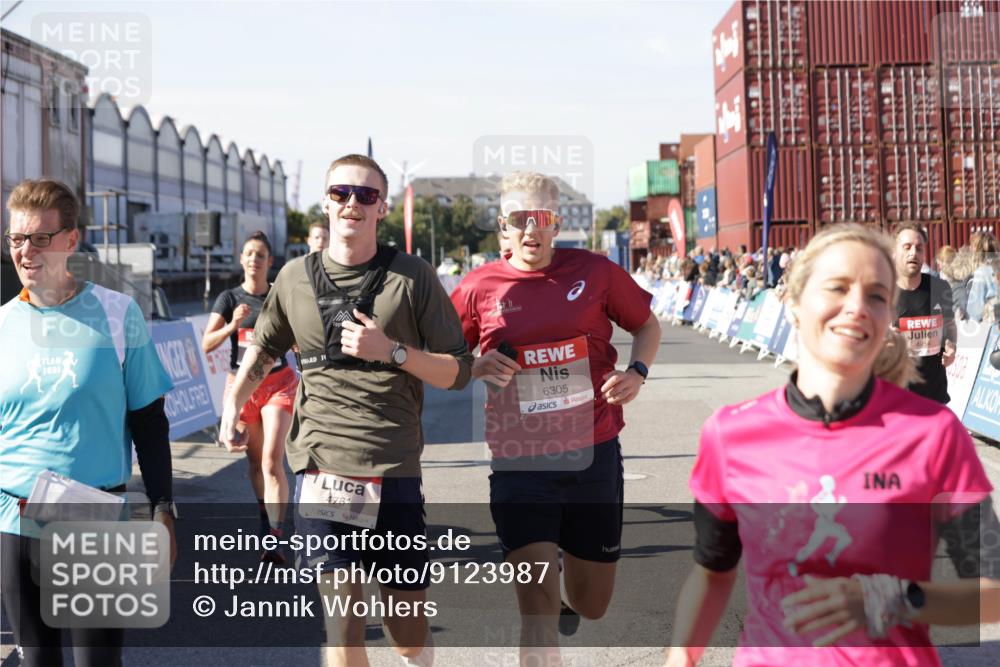 03.10.2025 - Köhlbrandbrückenlauf Jannik Wohlers http://msf.ph/oto/9123987 03.10.2025 13:05:59 Ziel 4066, 4290, 4302, 4327, 4328, 4335, 4336, 4413, 4643, 4761, 4954, 5096, 5764, 6158, 6214, 6305, 6510, 6533, 6642, 6720 meine-sportfotos.de
