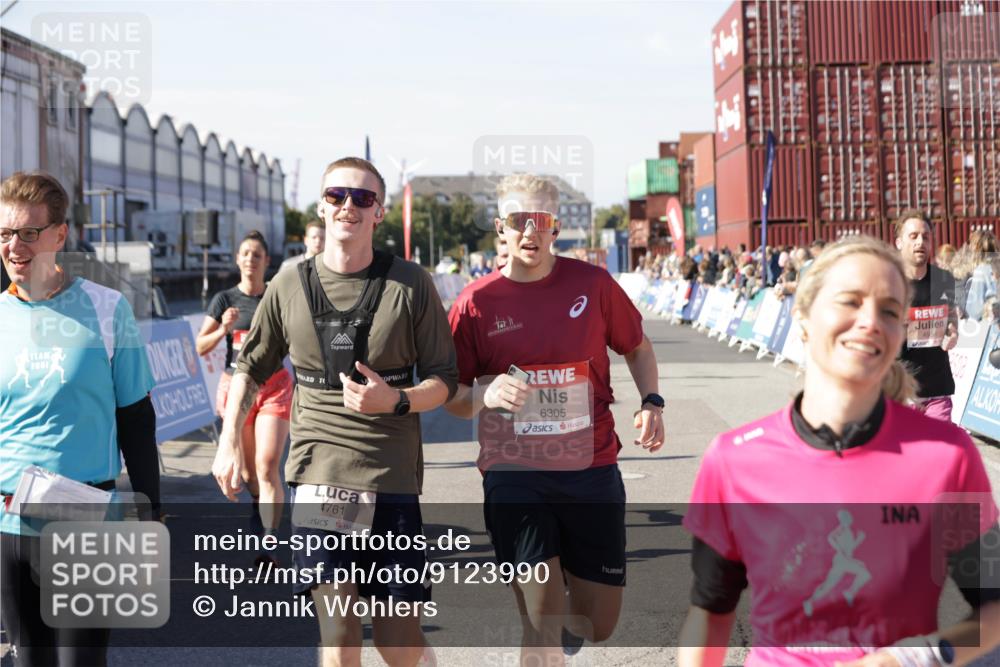 03.10.2025 - Köhlbrandbrückenlauf Jannik Wohlers http://msf.ph/oto/9123990 03.10.2025 13:05:59 Ziel 4066, 4290, 4302, 4327, 4328, 4335, 4336, 4413, 4643, 4761, 4954, 5096, 5764, 6158, 6214, 6305, 6510, 6533, 6642, 6720 meine-sportfotos.de