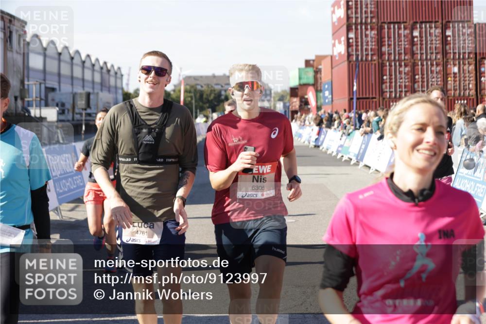 03.10.2025 - Köhlbrandbrückenlauf Jannik Wohlers http://msf.ph/oto/9123997 03.10.2025 13:05:59 Ziel 4066, 4290, 4302, 4327, 4328, 4335, 4336, 4413, 4643, 4761, 4954, 5096, 5764, 6158, 6214, 6305, 6510, 6533, 6642, 6720 meine-sportfotos.de