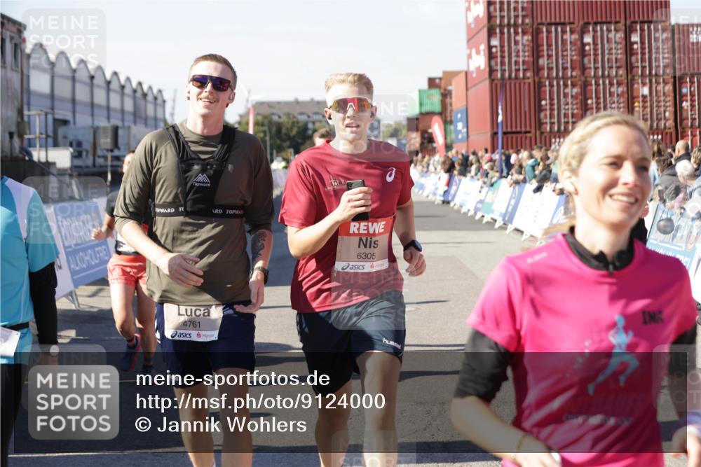 03.10.2025 - Köhlbrandbrückenlauf Jannik Wohlers http://msf.ph/oto/9124000 03.10.2025 13:05:59 Ziel 4066, 4290, 4302, 4327, 4328, 4335, 4336, 4413, 4643, 4761, 4954, 5096, 5764, 6158, 6214, 6305, 6510, 6533, 6642, 6720 meine-sportfotos.de