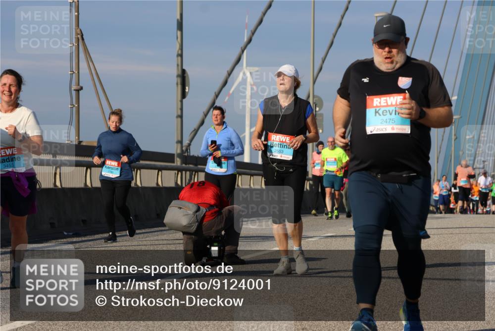 03.10.2025 - Köhlbrandbrückenlauf Strokosch-Dieckow http://msf.ph/oto/9124001 03.10.2025 10:03:23 Position 2 3453, 2553, 2475 meine-sportfotos.de