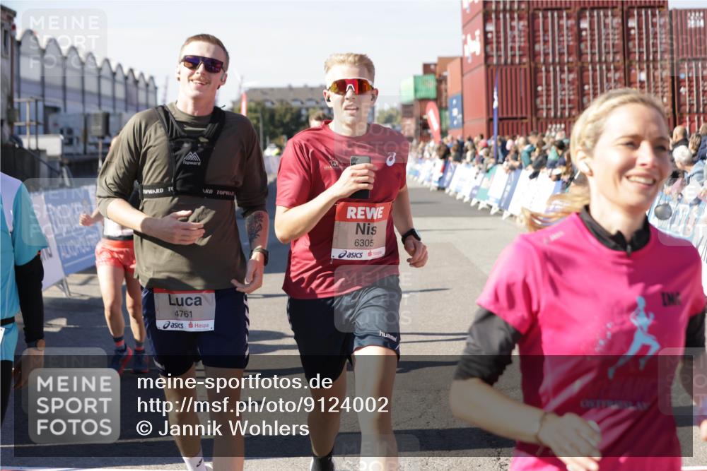 03.10.2025 - Köhlbrandbrückenlauf Jannik Wohlers http://msf.ph/oto/9124002 03.10.2025 13:05:59 Ziel 4066, 4290, 4302, 4327, 4328, 4335, 4336, 4413, 4643, 4761, 4954, 5096, 5764, 6158, 6214, 6305, 6510, 6533, 6642, 6720 meine-sportfotos.de
