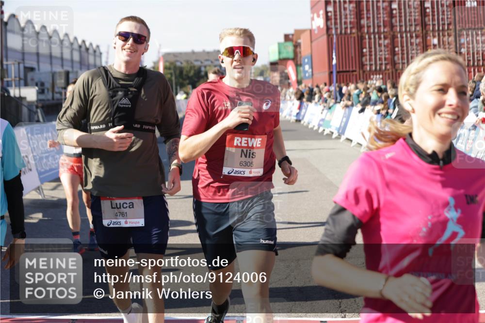 03.10.2025 - Köhlbrandbrückenlauf Jannik Wohlers http://msf.ph/oto/9124006 03.10.2025 13:05:59 Ziel 4066, 4290, 4302, 4327, 4328, 4335, 4336, 4413, 4643, 4761, 4954, 5096, 5764, 6158, 6214, 6305, 6510, 6533, 6642, 6720 meine-sportfotos.de