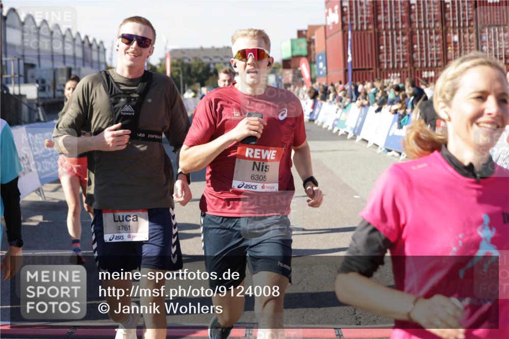 03.10.2025 - Köhlbrandbrückenlauf Jannik Wohlers http://msf.ph/oto/9124008 03.10.2025 13:05:59 Ziel 4066, 4290, 4302, 4327, 4328, 4335, 4336, 4413, 4643, 4761, 4954, 5096, 5764, 6158, 6214, 6305, 6510, 6533, 6642, 6720 meine-sportfotos.de