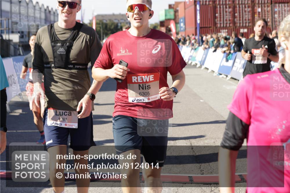 03.10.2025 - Köhlbrandbrückenlauf Jannik Wohlers http://msf.ph/oto/9124014 03.10.2025 13:05:59 Ziel 4066, 4290, 4302, 4327, 4328, 4335, 4336, 4413, 4643, 4761, 4954, 5096, 5764, 6158, 6214, 6305, 6510, 6533, 6642, 6720 meine-sportfotos.de