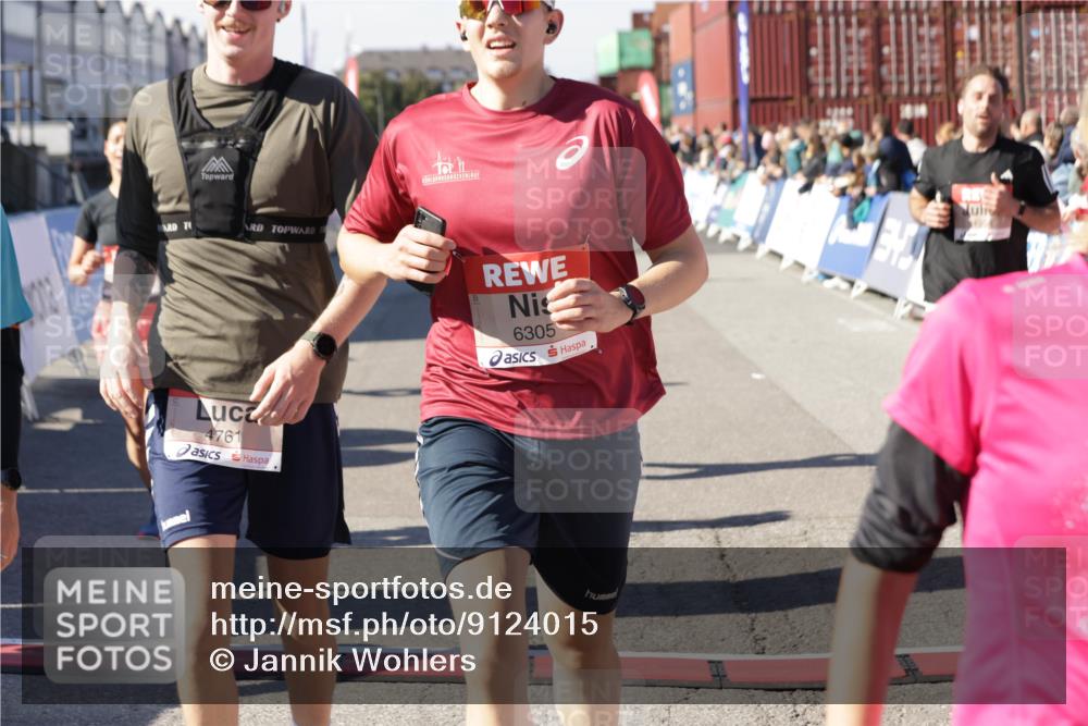 03.10.2025 - Köhlbrandbrückenlauf Jannik Wohlers http://msf.ph/oto/9124015 03.10.2025 13:05:59 Ziel 4066, 4290, 4302, 4327, 4328, 4335, 4336, 4413, 4643, 4761, 4954, 5096, 5764, 6158, 6214, 6305, 6510, 6533, 6642, 6720 meine-sportfotos.de