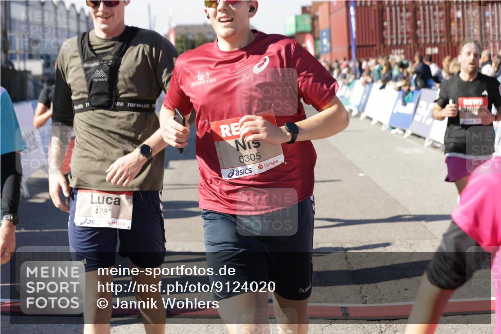 03.10.2025 - Köhlbrandbrückenlauf Jannik Wohlers http://msf.ph/oto/9124020 03.10.2025 13:05:59 Ziel 4066, 4290, 4302, 4327, 4328, 4335, 4336, 4413, 4643, 4761, 4954, 5096, 5764, 6158, 6214, 6305, 6510, 6533, 6642, 6720 meine-sportfotos.de