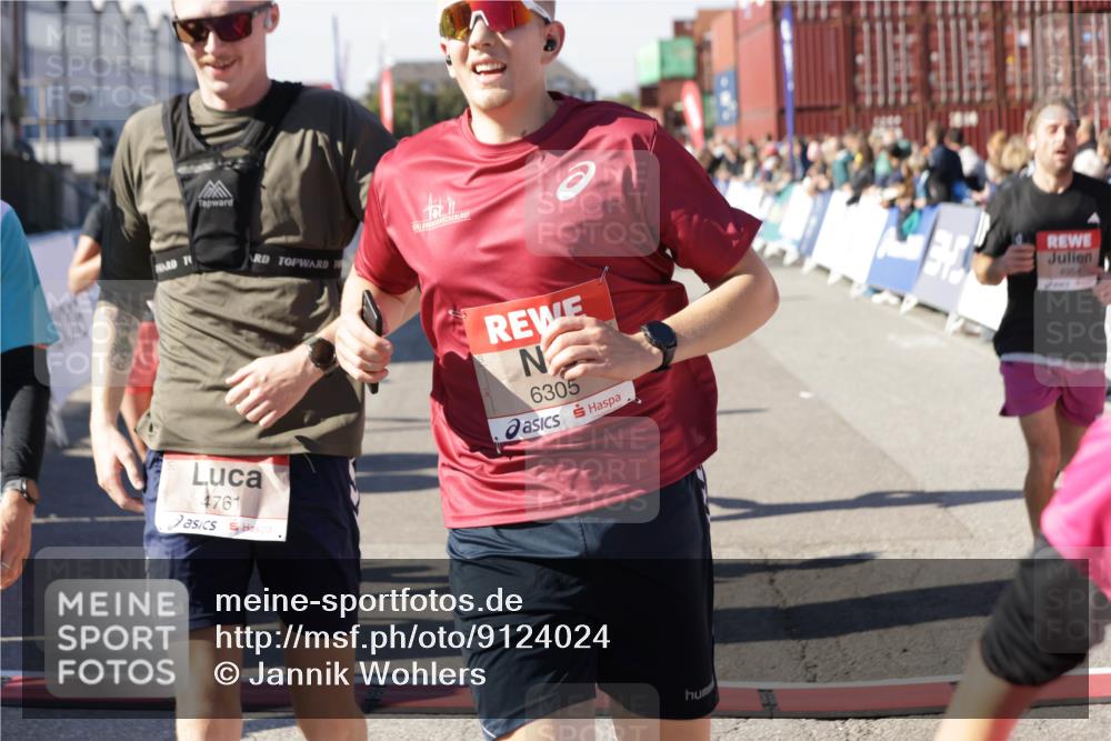 03.10.2025 - Köhlbrandbrückenlauf Jannik Wohlers http://msf.ph/oto/9124024 03.10.2025 13:05:59 Ziel 4066, 4290, 4302, 4327, 4328, 4335, 4336, 4413, 4643, 4761, 4954, 5096, 5764, 6158, 6214, 6305, 6510, 6533, 6642, 6720 meine-sportfotos.de