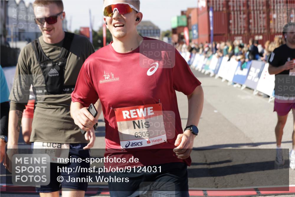 03.10.2025 - Köhlbrandbrückenlauf Jannik Wohlers http://msf.ph/oto/9124031 03.10.2025 13:06:00 Ziel 4302, 4327, 4328, 4335, 4336, 4413, 4643, 4761, 4954, 5096, 5764, 6158, 6214, 6305, 6510, 6533, 6720 meine-sportfotos.de