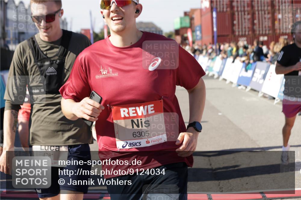 03.10.2025 - Köhlbrandbrückenlauf Jannik Wohlers http://msf.ph/oto/9124034 03.10.2025 13:06:00 Ziel 4302, 4327, 4328, 4335, 4336, 4413, 4643, 4761, 4954, 5096, 5764, 6158, 6214, 6305, 6510, 6533, 6720 meine-sportfotos.de