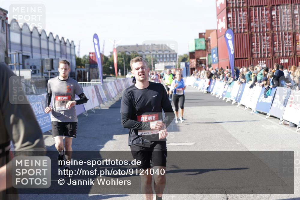 03.10.2025 - Köhlbrandbrückenlauf Jannik Wohlers http://msf.ph/oto/9124040 03.10.2025 13:06:00 Ziel 4302, 4327, 4328, 4335, 4336, 4413, 4643, 4761, 4954, 5096, 5764, 6158, 6214, 6305, 6510, 6533, 6720 meine-sportfotos.de