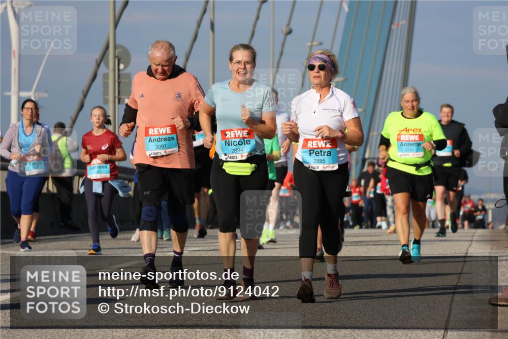 03.10.2025 - Köhlbrandbrückenlauf Strokosch-Dieckow http://msf.ph/oto/9124042 03.10.2025 10:03:46 Position 2 16, 3097, 2894, 2895, 2741 meine-sportfotos.de