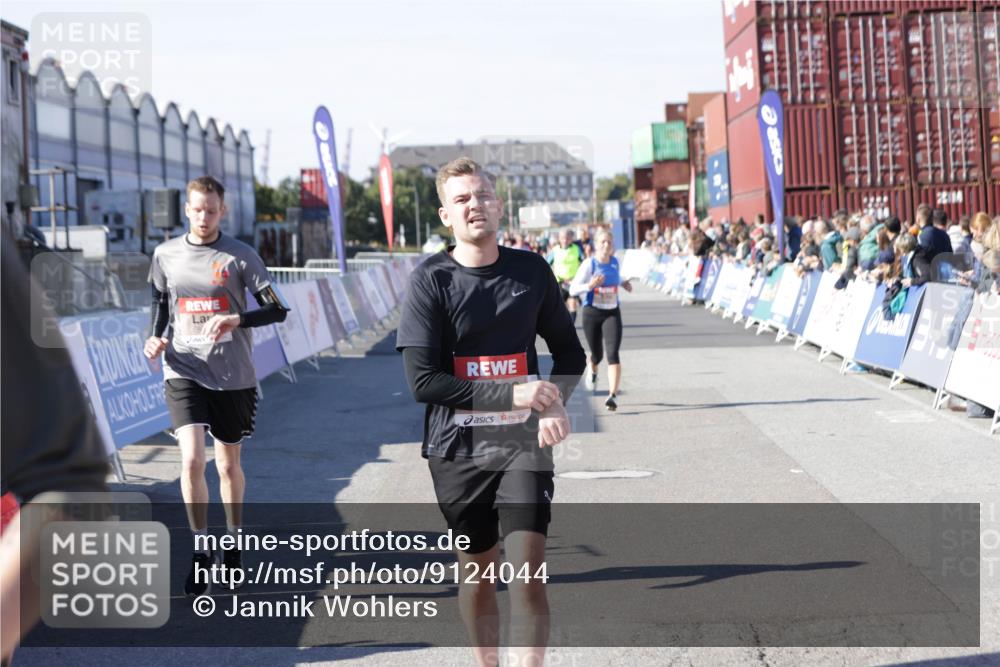 03.10.2025 - Köhlbrandbrückenlauf Jannik Wohlers http://msf.ph/oto/9124044 03.10.2025 13:06:00 Ziel 4302, 4327, 4328, 4335, 4336, 4413, 4643, 4761, 4954, 5096, 5764, 6158, 6214, 6305, 6510, 6533, 6720 meine-sportfotos.de