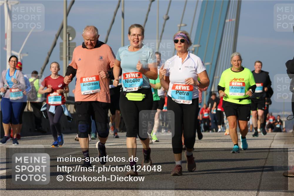 03.10.2025 - Köhlbrandbrückenlauf Strokosch-Dieckow http://msf.ph/oto/9124048 03.10.2025 10:03:46 Position 2 3097, 2894, 2895, 27417 meine-sportfotos.de