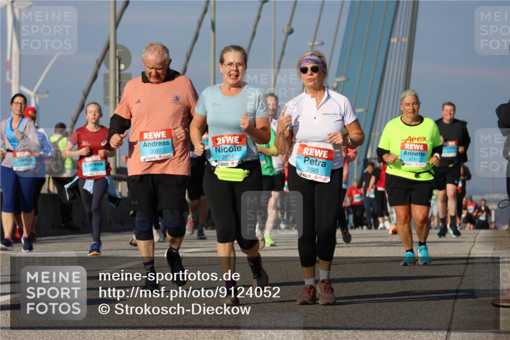 03.10.2025 - Köhlbrandbrückenlauf Strokosch-Dieckow http://msf.ph/oto/9124052 03.10.2025 10:03:46 Position 2 3097, 2894, 2895, 2741 meine-sportfotos.de