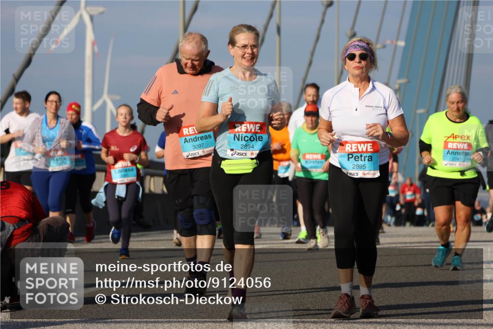 03.10.2025 - Köhlbrandbrückenlauf Strokosch-Dieckow http://msf.ph/oto/9124056 03.10.2025 10:03:47 Position 2 3097, 2894, 2895, 2741 meine-sportfotos.de