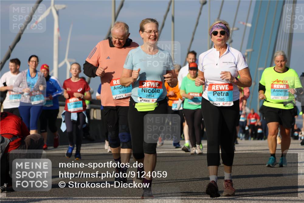 03.10.2025 - Köhlbrandbrückenlauf Strokosch-Dieckow http://msf.ph/oto/9124059 03.10.2025 10:03:47 Position 2 3097, 2894, 2895, 2741 meine-sportfotos.de