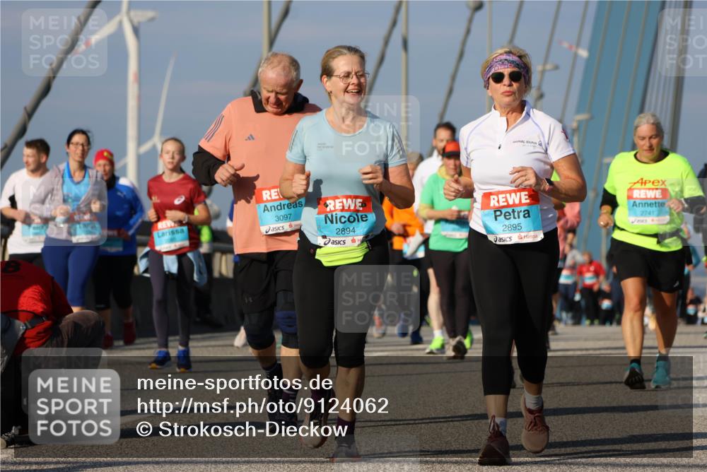 03.10.2025 - Köhlbrandbrückenlauf Strokosch-Dieckow http://msf.ph/oto/9124062 03.10.2025 10:03:47 Position 2 3097, 2894, 2895, 2741 meine-sportfotos.de
