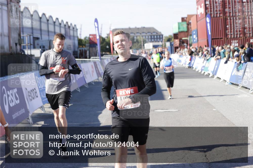 03.10.2025 - Köhlbrandbrückenlauf Jannik Wohlers http://msf.ph/oto/9124064 03.10.2025 13:06:01 Ziel 4302, 4327, 4328, 4643, 4761, 4954, 5096, 5764, 6158, 6214, 6305, 6510, 6533, 6720 meine-sportfotos.de