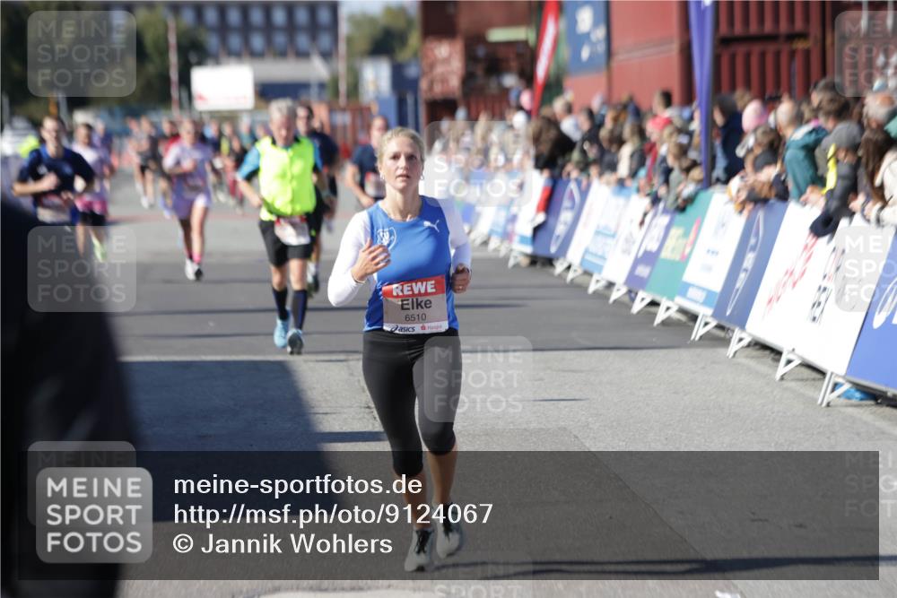 03.10.2025 - Köhlbrandbrückenlauf Jannik Wohlers http://msf.ph/oto/9124067 03.10.2025 13:06:02 Ziel 4302, 4327, 4328, 4504, 4761, 4954, 5096, 5764, 6158, 6214, 6305, 6510, 6533, 6720 meine-sportfotos.de