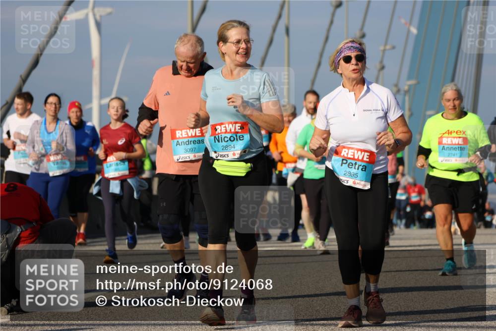 03.10.2025 - Köhlbrandbrückenlauf Strokosch-Dieckow http://msf.ph/oto/9124068 03.10.2025 10:03:47 Position 2 3097, 2894, 2895, 2741 meine-sportfotos.de