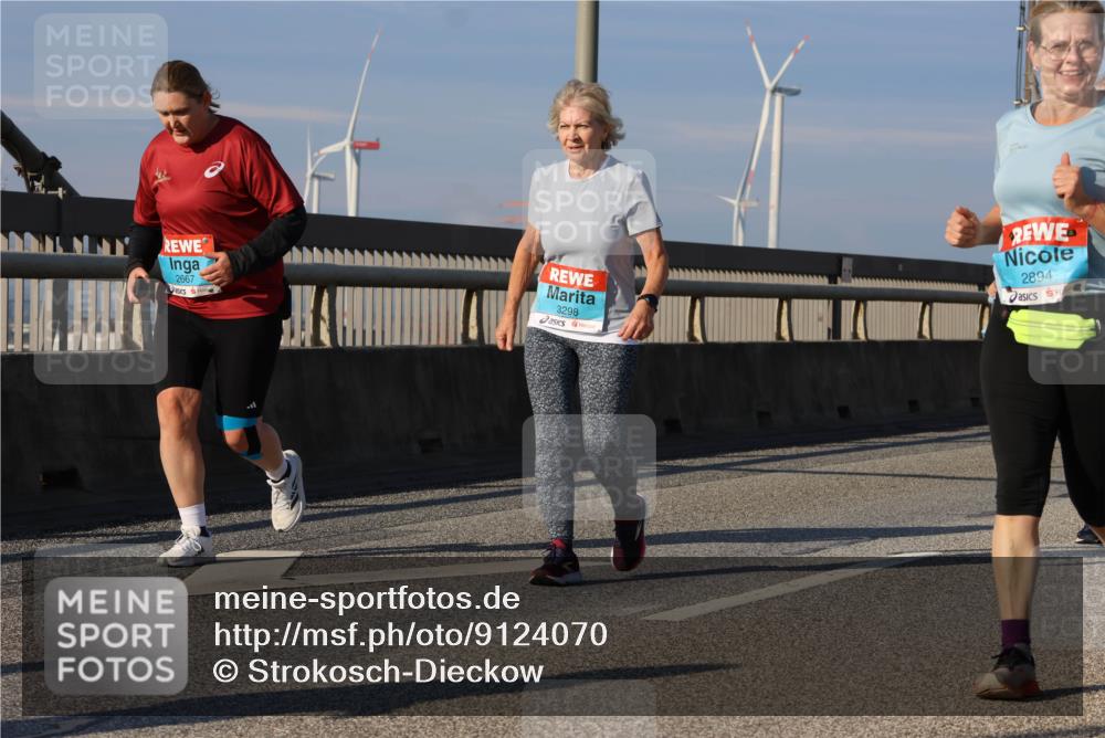03.10.2025 - Köhlbrandbrückenlauf Strokosch-Dieckow http://msf.ph/oto/9124070 03.10.2025 10:03:51 Position 2 2667, 3298, 2894 meine-sportfotos.de