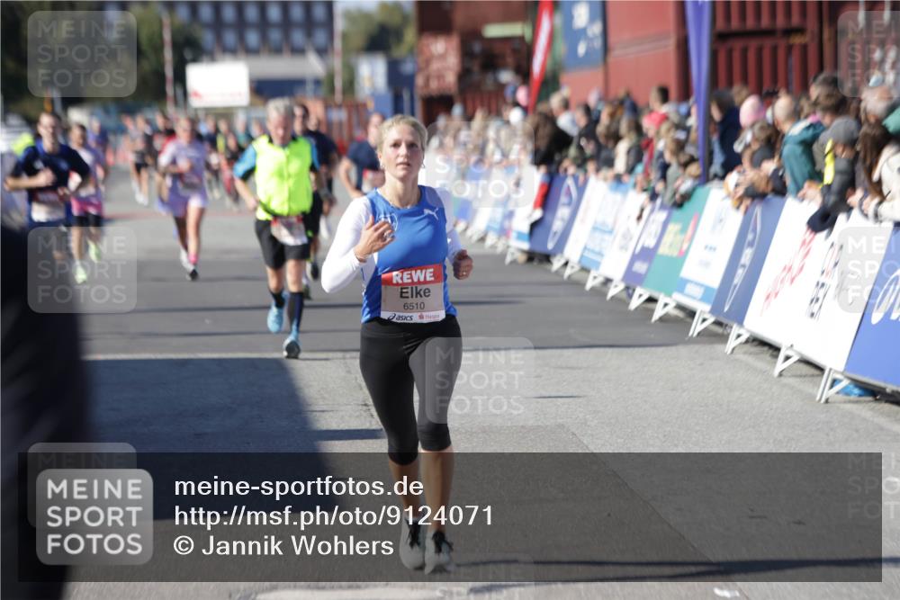 03.10.2025 - Köhlbrandbrückenlauf Jannik Wohlers http://msf.ph/oto/9124071 03.10.2025 13:06:02 Ziel 4302, 4327, 4328, 4504, 4761, 4954, 5096, 5764, 6158, 6214, 6305, 6510, 6533, 6720 meine-sportfotos.de