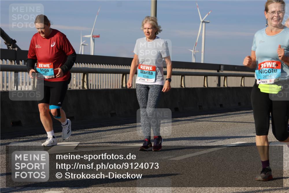 03.10.2025 - Köhlbrandbrückenlauf Strokosch-Dieckow http://msf.ph/oto/9124073 03.10.2025 10:03:51 Position 2 2667, 3298, 2894 meine-sportfotos.de