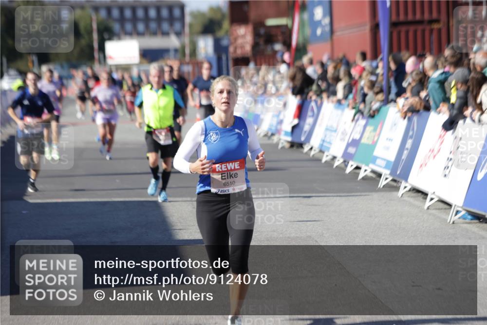 03.10.2025 - Köhlbrandbrückenlauf Jannik Wohlers http://msf.ph/oto/9124078 03.10.2025 13:06:02 Ziel 4302, 4327, 4328, 4504, 4761, 4954, 5096, 5764, 6158, 6214, 6305, 6510, 6533, 6720 meine-sportfotos.de