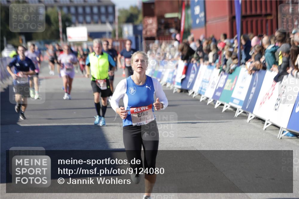 03.10.2025 - Köhlbrandbrückenlauf Jannik Wohlers http://msf.ph/oto/9124080 03.10.2025 13:06:02 Ziel 4302, 4327, 4328, 4504, 4761, 4954, 5096, 5764, 6158, 6214, 6305, 6510, 6533, 6720 meine-sportfotos.de