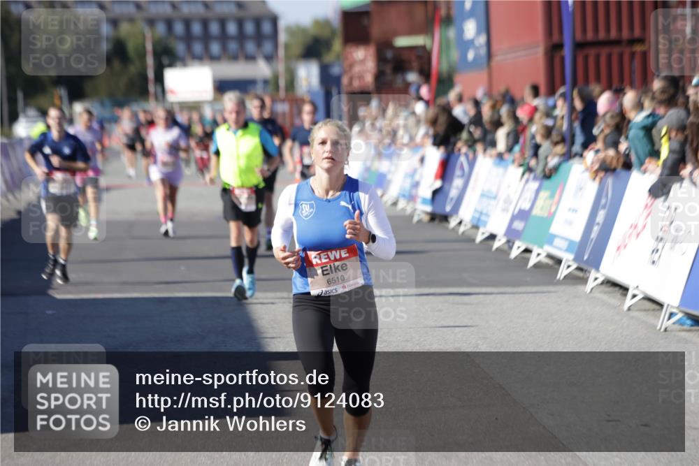 03.10.2025 - Köhlbrandbrückenlauf Jannik Wohlers http://msf.ph/oto/9124083 03.10.2025 13:06:02 Ziel 4302, 4327, 4328, 4504, 4761, 4954, 5096, 5764, 6158, 6214, 6305, 6510, 6533, 6720 meine-sportfotos.de