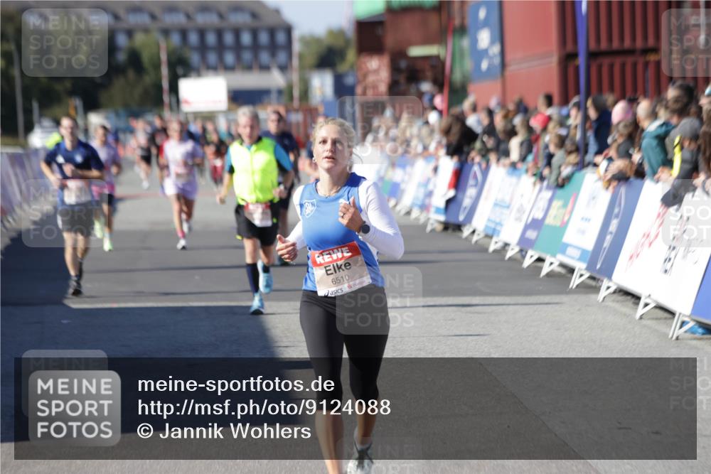 03.10.2025 - Köhlbrandbrückenlauf Jannik Wohlers http://msf.ph/oto/9124088 03.10.2025 13:06:02 Ziel 4302, 4327, 4328, 4504, 4761, 4954, 5096, 5764, 6158, 6214, 6305, 6510, 6533, 6720 meine-sportfotos.de