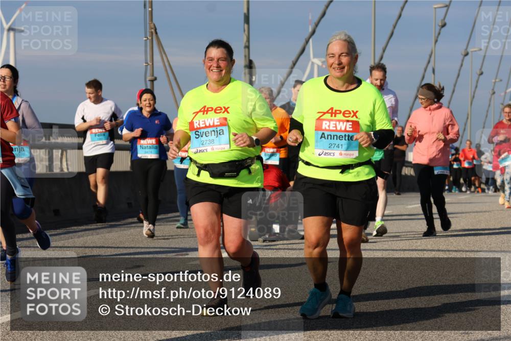 03.10.2025 - Köhlbrandbrückenlauf Strokosch-Dieckow http://msf.ph/oto/9124089 03.10.2025 10:03:54 Position 2 30, 2738, 2474, 2741 meine-sportfotos.de