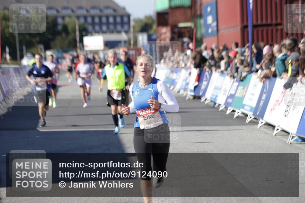 03.10.2025 - Köhlbrandbrückenlauf Jannik Wohlers http://msf.ph/oto/9124090 03.10.2025 13:06:02 Ziel 4302, 4327, 4328, 4504, 4761, 4954, 5096, 5764, 6158, 6214, 6305, 6510, 6533, 6720 meine-sportfotos.de