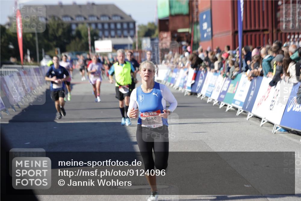 03.10.2025 - Köhlbrandbrückenlauf Jannik Wohlers http://msf.ph/oto/9124096 03.10.2025 13:06:02 Ziel 4302, 4327, 4328, 4504, 4761, 4954, 5096, 5764, 6158, 6214, 6305, 6510, 6533, 6720 meine-sportfotos.de