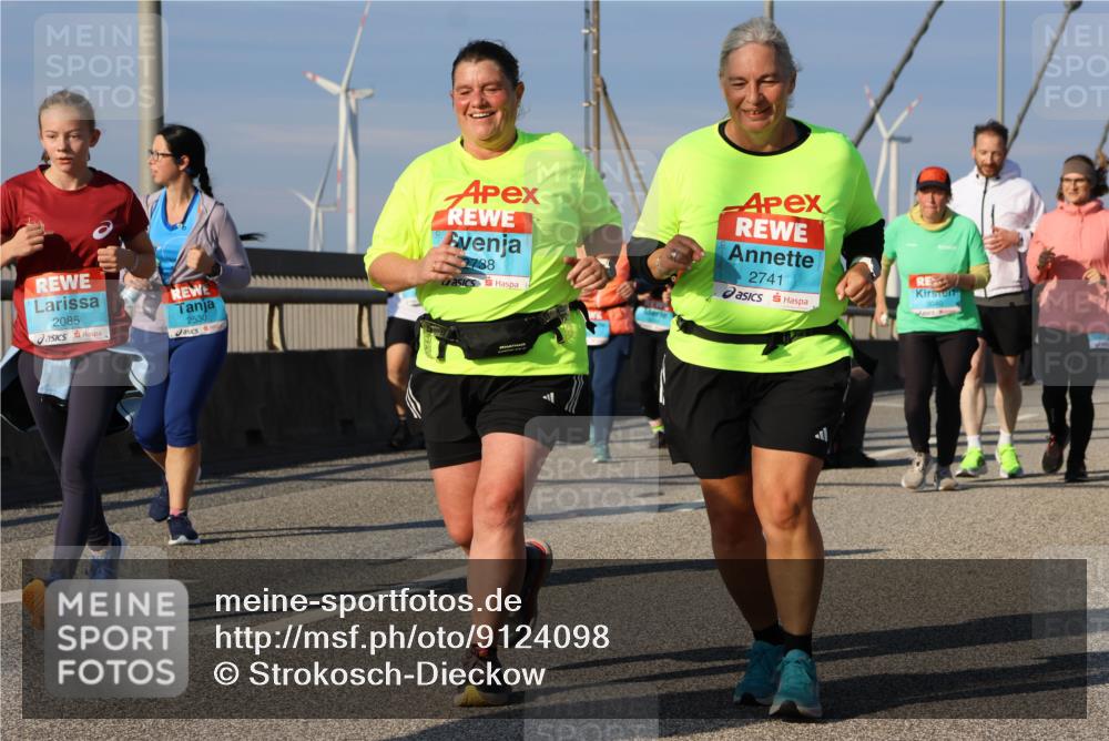 03.10.2025 - Köhlbrandbrückenlauf Strokosch-Dieckow http://msf.ph/oto/9124098 03.10.2025 10:03:55 Position 2 2530, 2738, 2085, 2741 meine-sportfotos.de