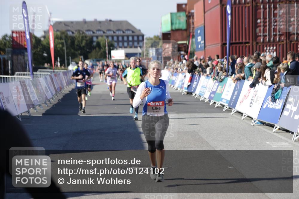 03.10.2025 - Köhlbrandbrückenlauf Jannik Wohlers http://msf.ph/oto/9124102 03.10.2025 13:06:02 Ziel 4302, 4327, 4328, 4504, 4761, 4954, 5096, 5764, 6158, 6214, 6305, 6510, 6533, 6720 meine-sportfotos.de