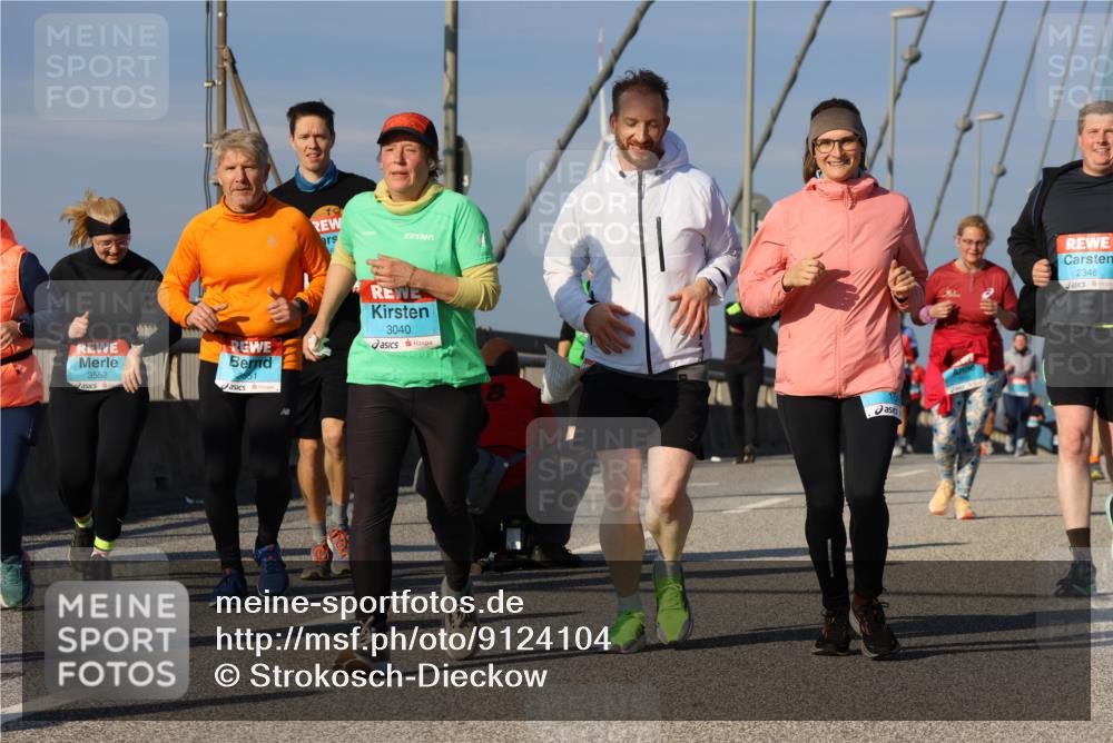 03.10.2025 - Köhlbrandbrückenlauf Strokosch-Dieckow http://msf.ph/oto/9124104 03.10.2025 10:03:56 Position 2 3552, 3040, 2348 meine-sportfotos.de