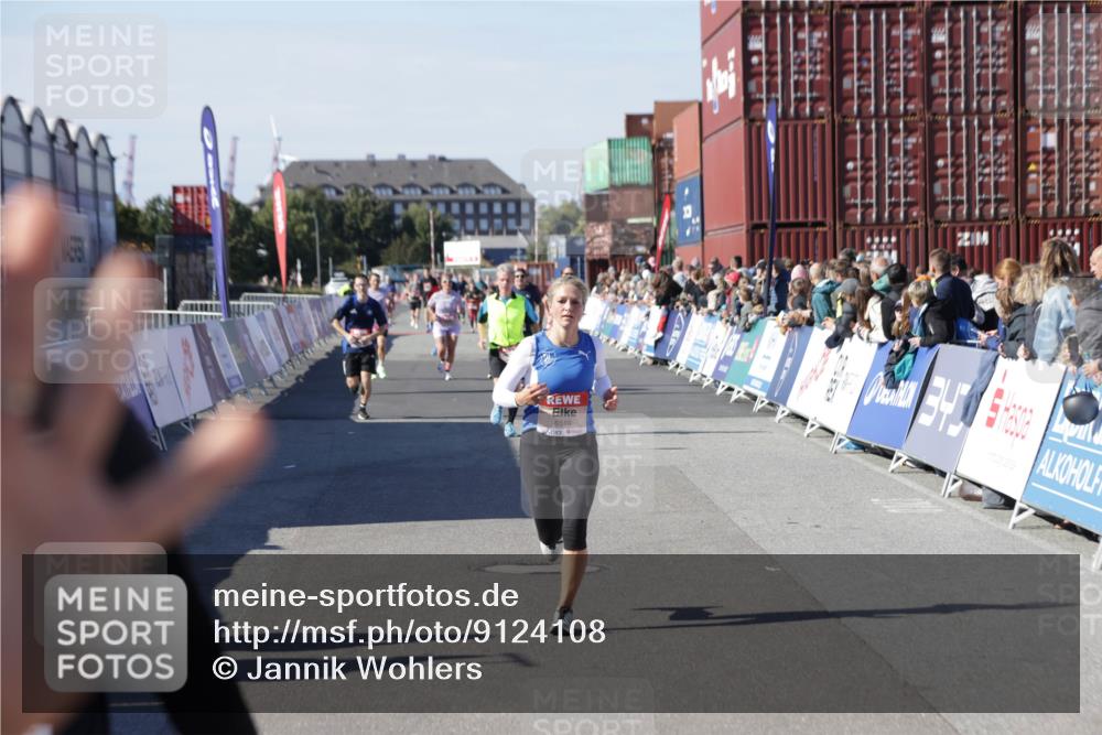 03.10.2025 - Köhlbrandbrückenlauf Jannik Wohlers http://msf.ph/oto/9124108 03.10.2025 13:06:03 Ziel 4302, 4327, 4328, 4504, 4635, 4761, 4954, 5096, 5764, 6158, 6214, 6305, 6510, 6533, 6720 meine-sportfotos.de