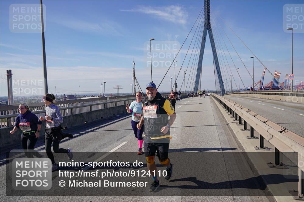 03.10.2025 - Köhlbrandbrückenlauf Michael Burmester http://msf.ph/oto/9124110 03.10.2025 13:06:59 Position 2 4906 meine-sportfotos.de