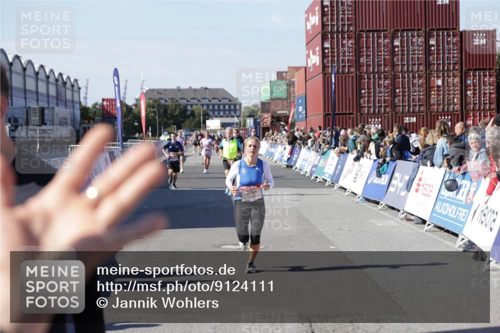 03.10.2025 - Köhlbrandbrückenlauf Jannik Wohlers http://msf.ph/oto/9124111 03.10.2025 13:06:03 Ziel 4302, 4327, 4328, 4504, 4635, 4761, 4954, 5096, 5764, 6158, 6214, 6305, 6510, 6533, 6720 meine-sportfotos.de