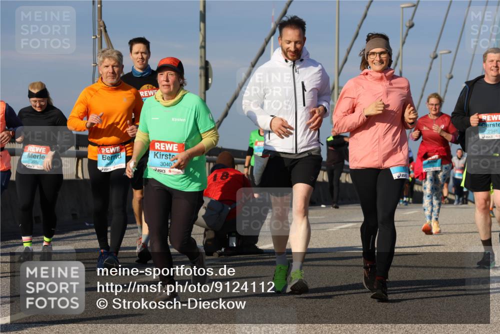 03.10.2025 - Köhlbrandbrückenlauf Strokosch-Dieckow http://msf.ph/oto/9124112 03.10.2025 10:03:57 Position 2 3552, 3551, 3040, 2348 meine-sportfotos.de