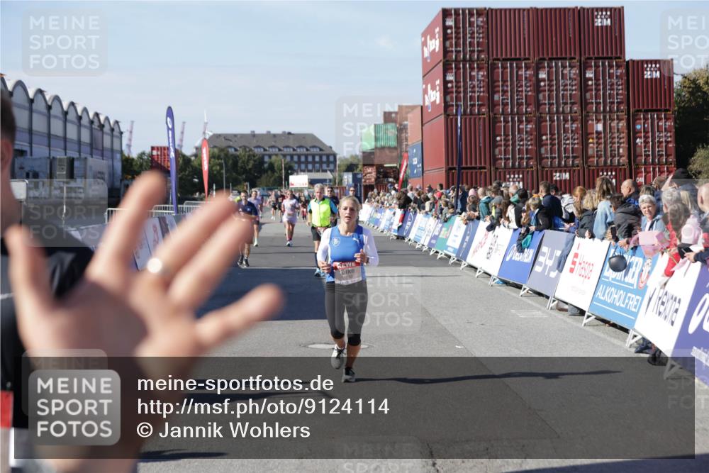03.10.2025 - Köhlbrandbrückenlauf Jannik Wohlers http://msf.ph/oto/9124114 03.10.2025 13:06:03 Ziel 4302, 4327, 4328, 4504, 4635, 4761, 4954, 5096, 5764, 6158, 6214, 6305, 6510, 6533, 6720 meine-sportfotos.de