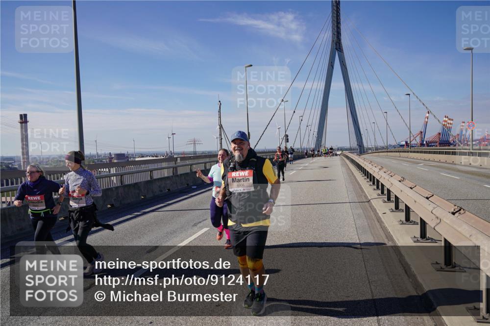 03.10.2025 - Köhlbrandbrückenlauf Michael Burmester http://msf.ph/oto/9124117 03.10.2025 13:06:59 Position 2 4906 meine-sportfotos.de