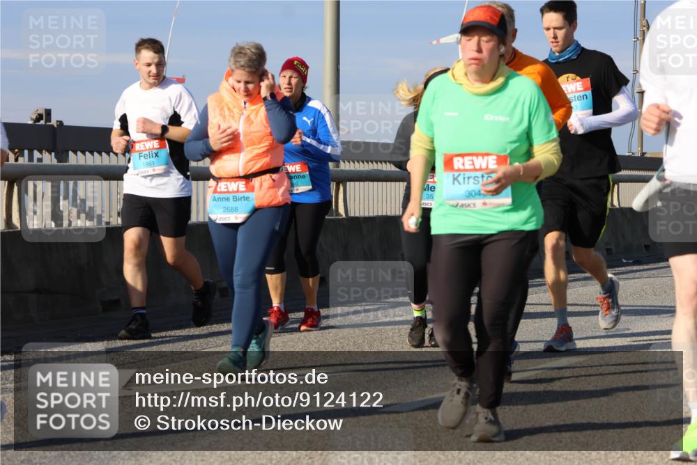 03.10.2025 - Köhlbrandbrückenlauf Strokosch-Dieckow http://msf.ph/oto/9124122 03.10.2025 10:03:59 Position 2 1981, 2688, 080, 35, 304 meine-sportfotos.de