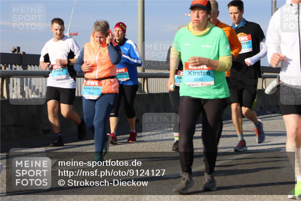 03.10.2025 - Köhlbrandbrückenlauf Strokosch-Dieckow http://msf.ph/oto/9124127 03.10.2025 10:03:59 Position 2 1981, 2688, 553, 3080, 3, 3040 meine-sportfotos.de