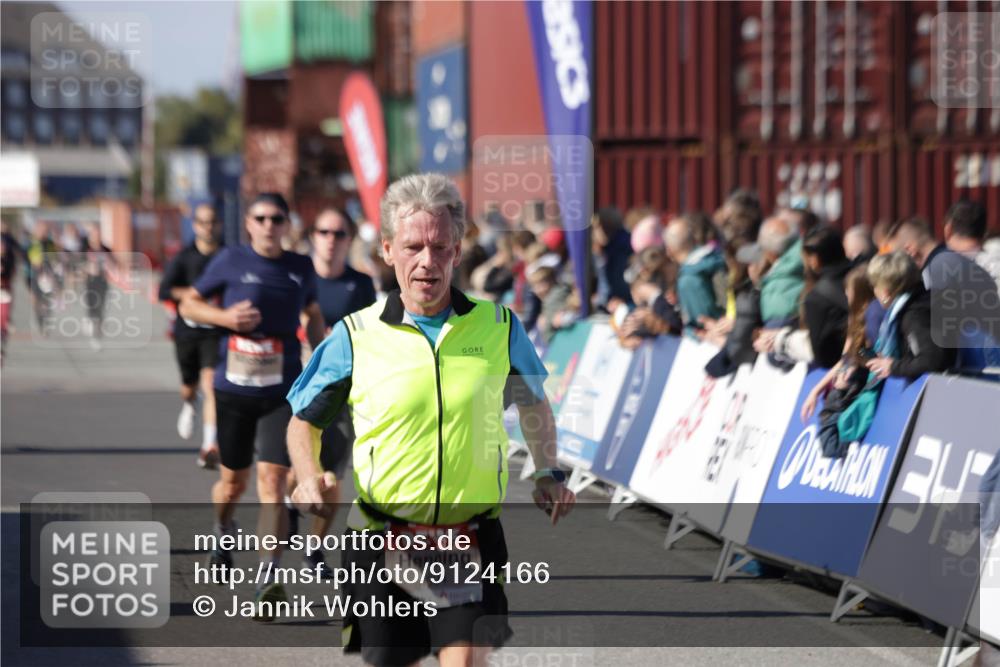03.10.2025 - Köhlbrandbrückenlauf Jannik Wohlers http://msf.ph/oto/9124166 03.10.2025 13:06:07 Ziel 4302, 4327, 4328, 4504, 4635, 4738, 4761, 4954, 5096, 6158, 6222, 6224, 6305, 6323, 6356, 6510 meine-sportfotos.de