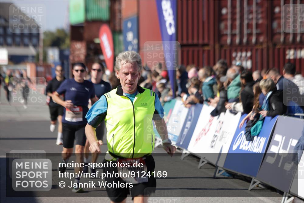 03.10.2025 - Köhlbrandbrückenlauf Jannik Wohlers http://msf.ph/oto/9124169 03.10.2025 13:06:07 Ziel 4302, 4327, 4328, 4504, 4635, 4738, 4761, 4954, 5096, 6158, 6222, 6224, 6305, 6323, 6356, 6510 meine-sportfotos.de