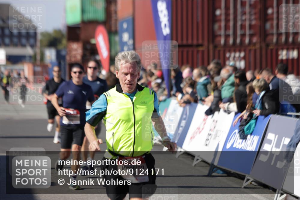 03.10.2025 - Köhlbrandbrückenlauf Jannik Wohlers http://msf.ph/oto/9124171 03.10.2025 13:06:07 Ziel 4302, 4327, 4328, 4504, 4635, 4738, 4761, 4954, 5096, 6158, 6222, 6224, 6305, 6323, 6356, 6510 meine-sportfotos.de